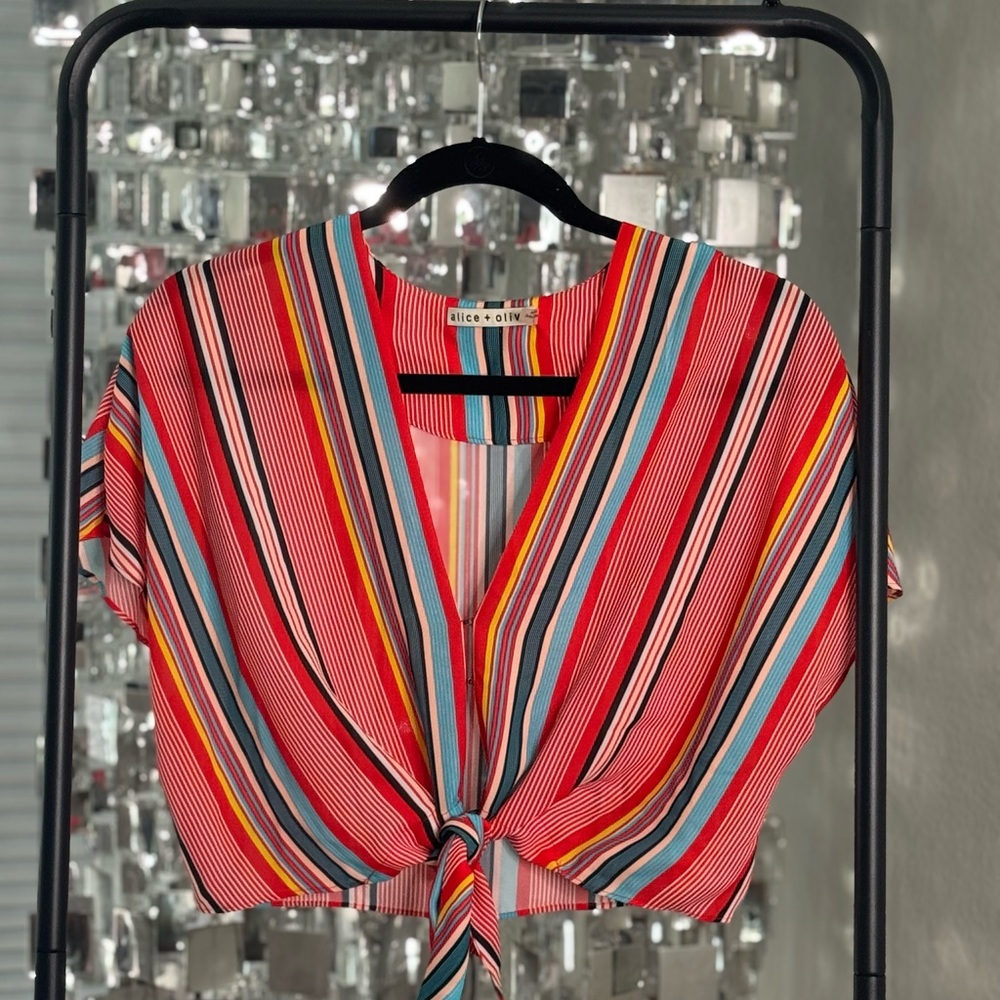 Alice + Olivia Flutter Tie-Front Top and Shorts Set NWOT - Picture 5 of 12